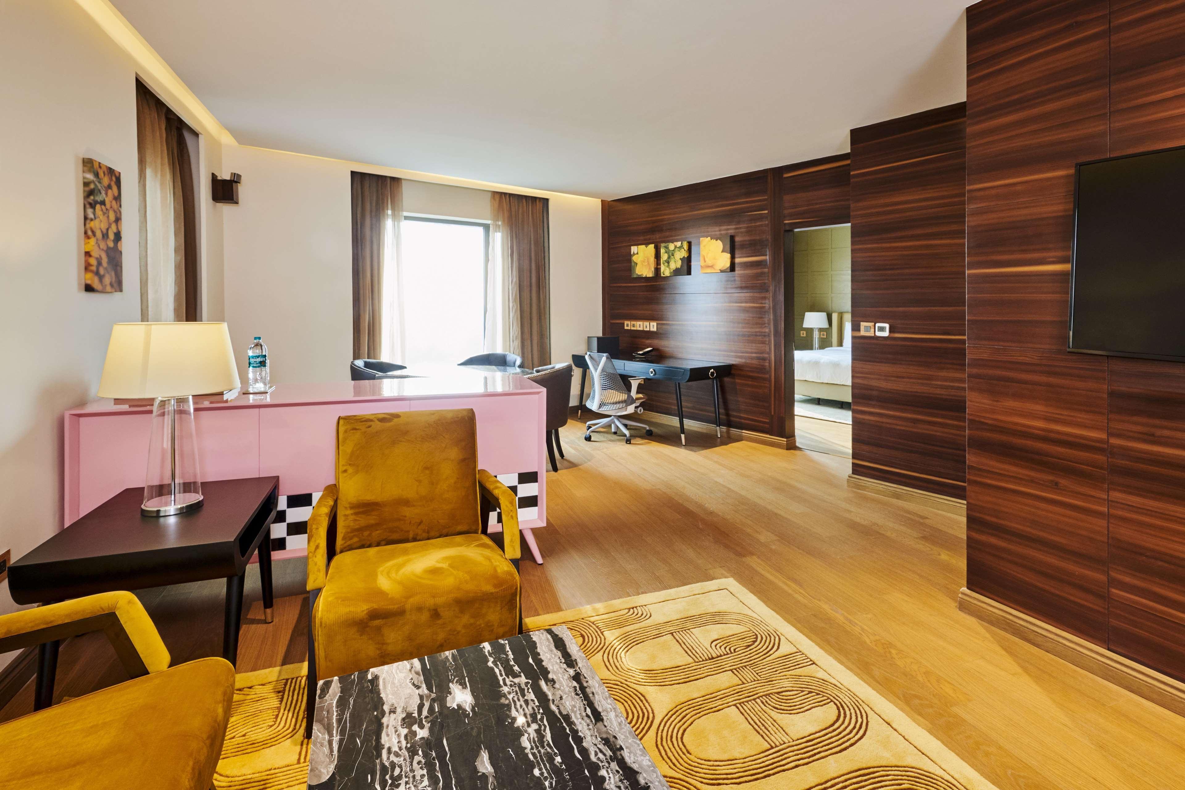 Hilton Garden Inn Lucknow Extérieur photo