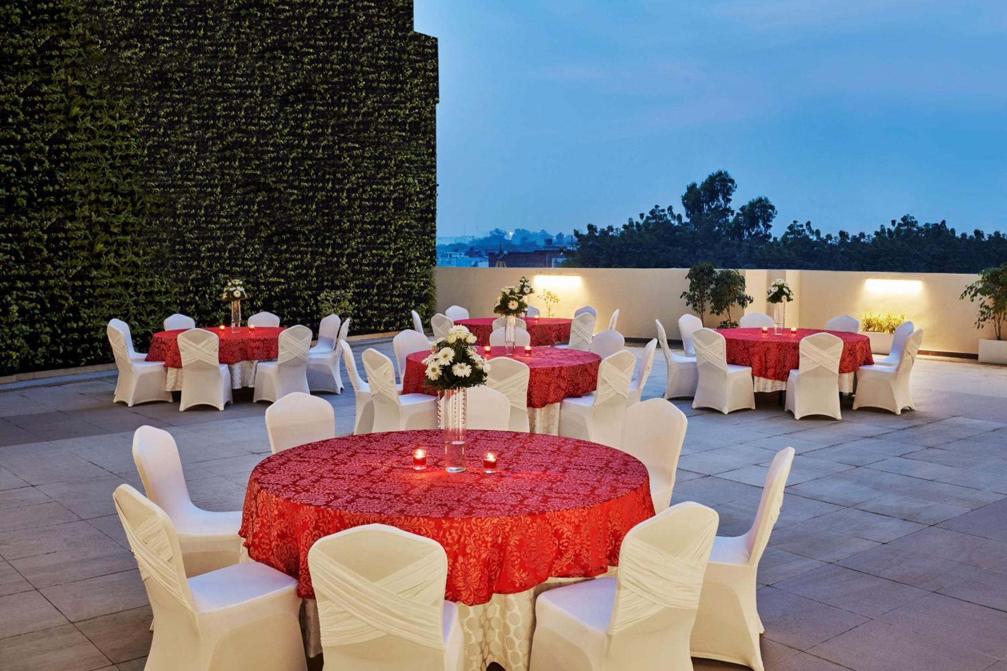 Hilton Garden Inn Lucknow Extérieur photo